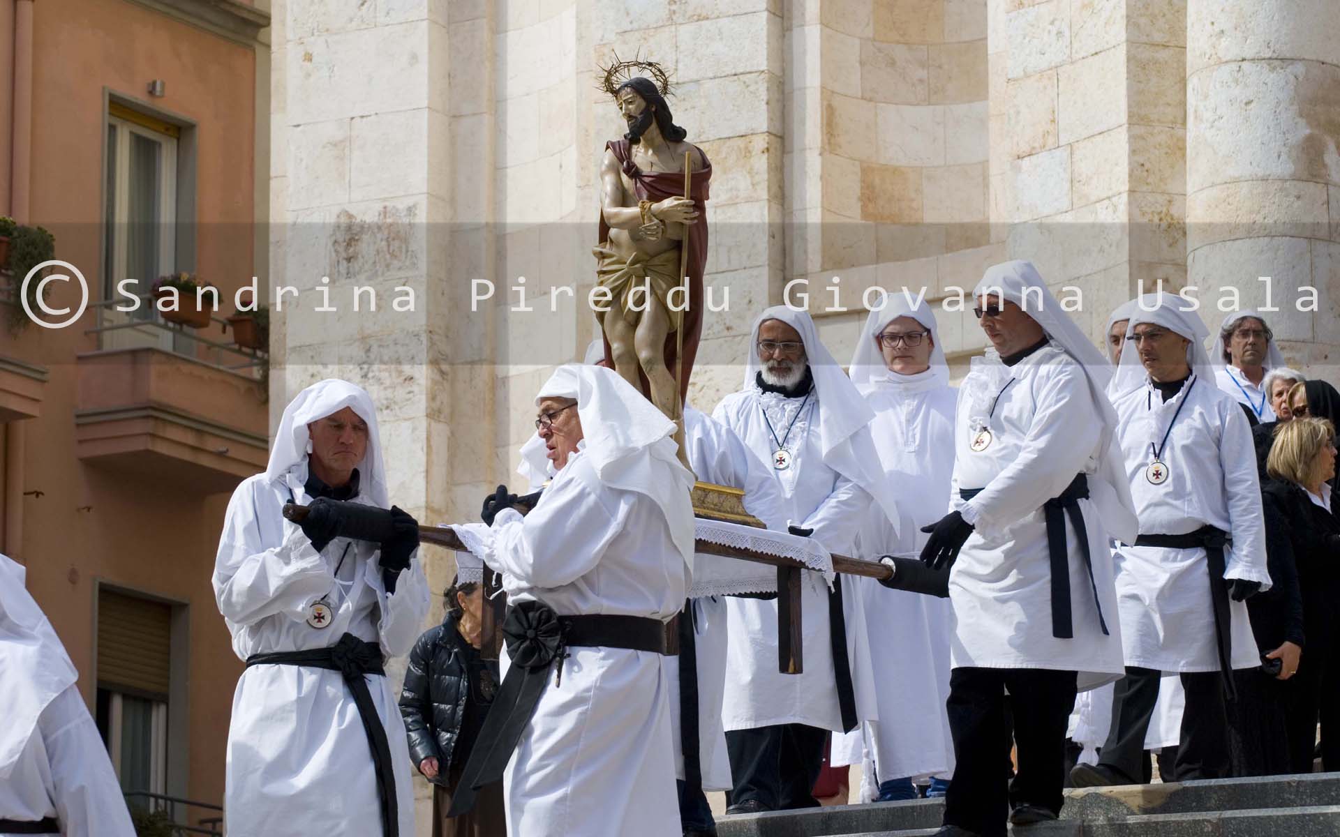 Processione dei Misteri - Congregazione Mariana degli Artieri di Cagliari - Immagini di Sandrina Pireddu e Giovanna Usala