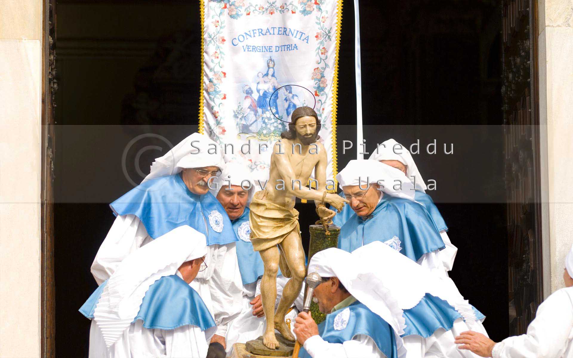 Processione dei Misteri - Congregazione Mariana degli Artieri di Cagliari - Immagini di Sandrina Pireddu e Giovanna Usala