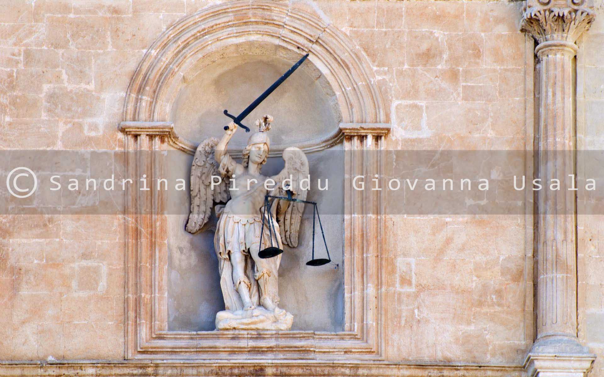 San Michele Arcangelo - Particolare della Chiesa di San Michele Cagliari - Congregazione Mariana degli Artieri - Immagini di Sandrina Pireddu e Giovanna Usala